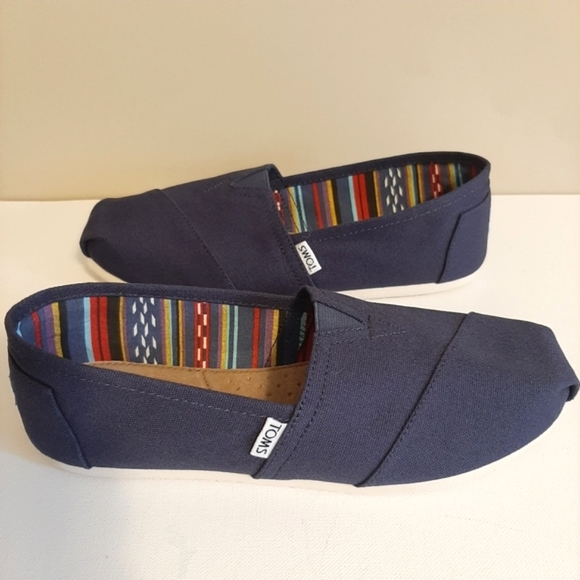 Toms Classic Canvas Shoes NWOT - Picture 2 of 5